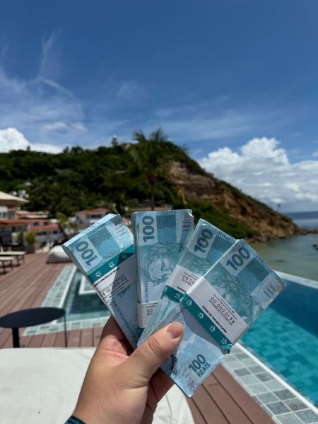 Valendo Pix de 8 mil reais