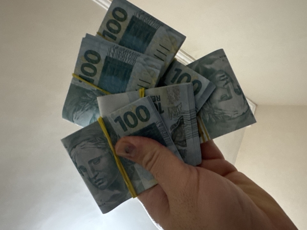 Valendo Pix de 4 mil reais 